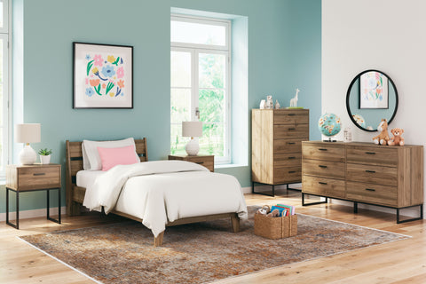 Light Brown / 3 Pc. Bed, Dresser / Queen