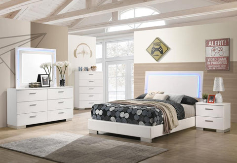 White / 4 Pc. Nightstand, Dresser, Mirror, Bed / Queen