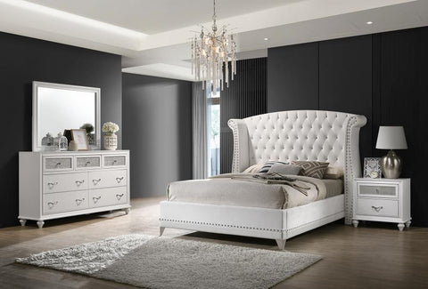 White / 4 Pc. Bed, Dresser, Mirror, Nightstand / Queen