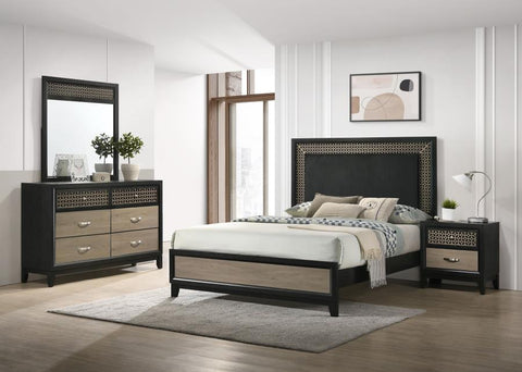 Black / 4 Pc. Bed, Dresser, Mirror, Nightstand / Queen