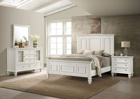 White / 4 Pc. Bed, Nightstand, Dresser, Mirror / Queen