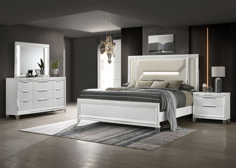 White / 4 Pc. Bed, Nightstand, Dresser, Mirror, Bed / Queen