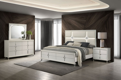 Pearl Silver / 4 Pc. Bed, Dresser, Mirror, Nightstand / Queen