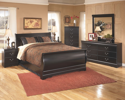 Black / 7 Pc. - Dresser, Mirror, Sleigh Bed, 2 Nightstands / Queen